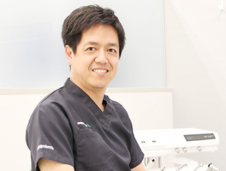 記事監修者 あきづき歯科 院長 秋月 亮